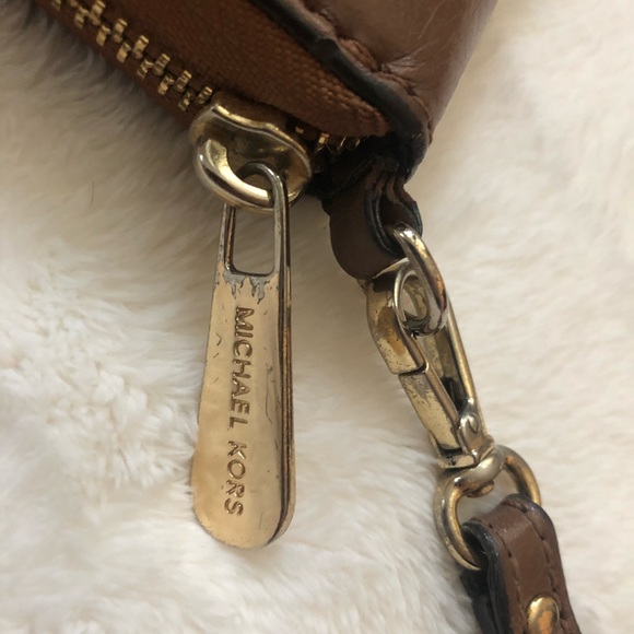 MICHEAL KORS Wristlet Wallet!! - Picture 4 of 7